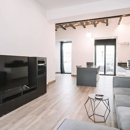 Large With Terrace And Jacuzzi Apartmán