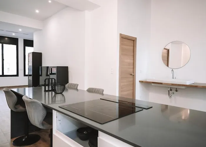 Duplex Oasis With Terrace, Pool And Bbq & Parking דירה ברצלונה