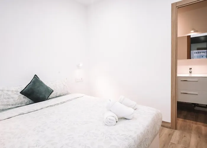 Duplex Oasis With Terrace, Pool And Bbq & Parking דירה ברצלונה