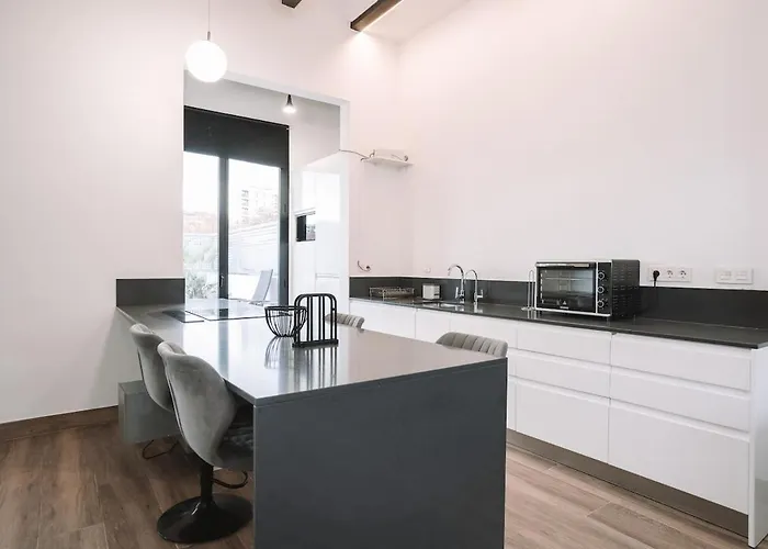 Duplex Oasis With Terrace, Pool And Bbq & Parking דירה *